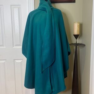 EUC The Specialtyhouse Forest Green Fleece Wrap, OS